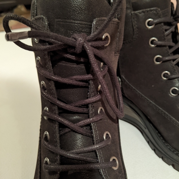 Women's Ankle Boots - Picture 5 of 6